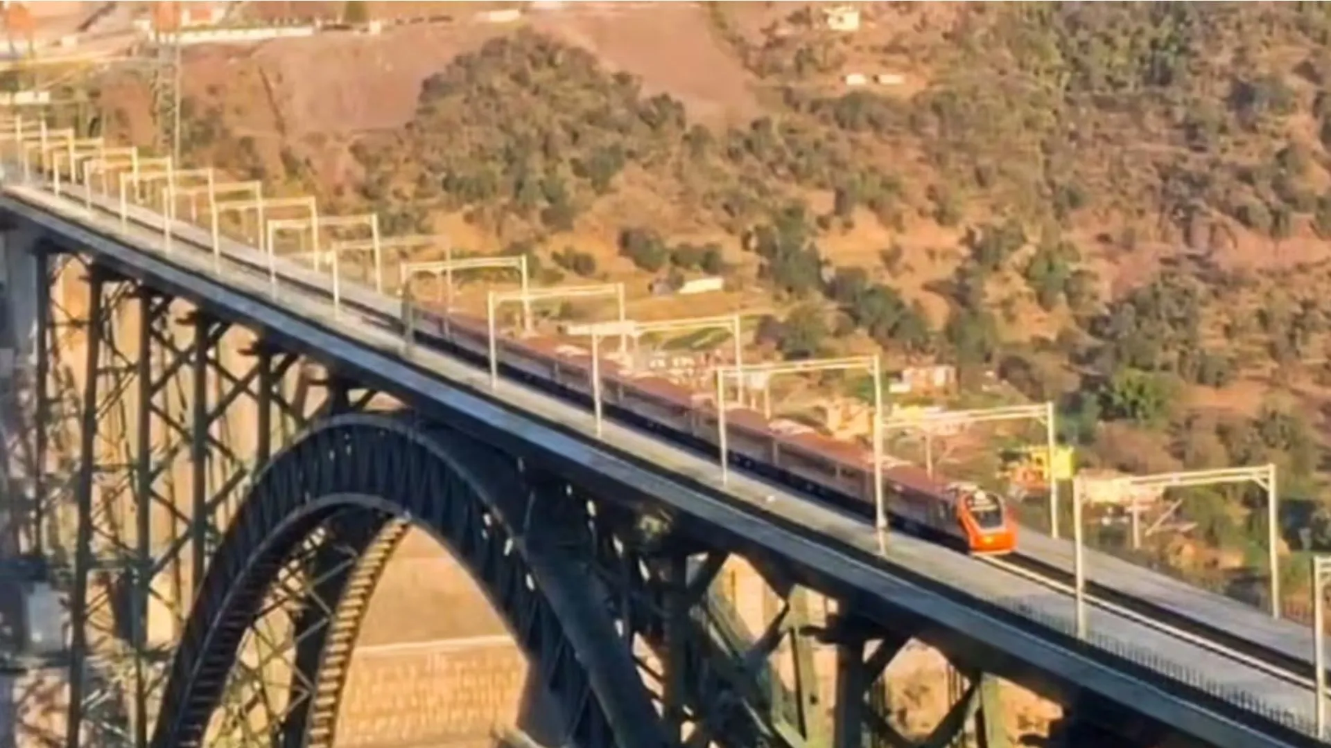 कटरा-श्रीनगर वंदे भारत एक्सप्रेस में सभी सीटें फुल, रेलवे बोला- 26 जून तक कोई सीट उपलब्ध नहीं, बढ़ रही बुकिंग संख्या