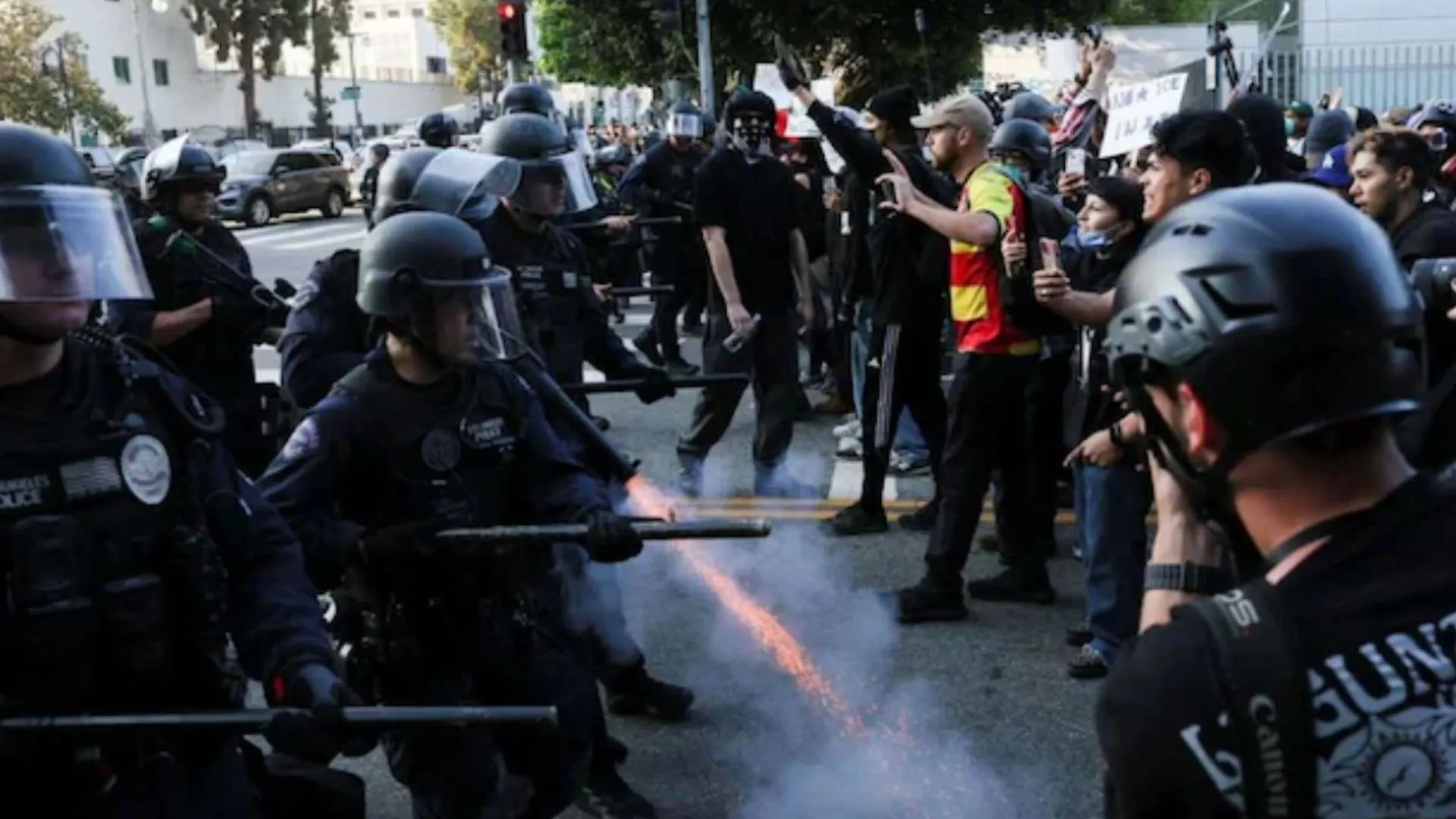 Los Angeles Protests: विरोध प्रदर्शन के बीच 700 मरीन तैनात, लॉस एंजिल्स में बढ़ रहा तनाव 