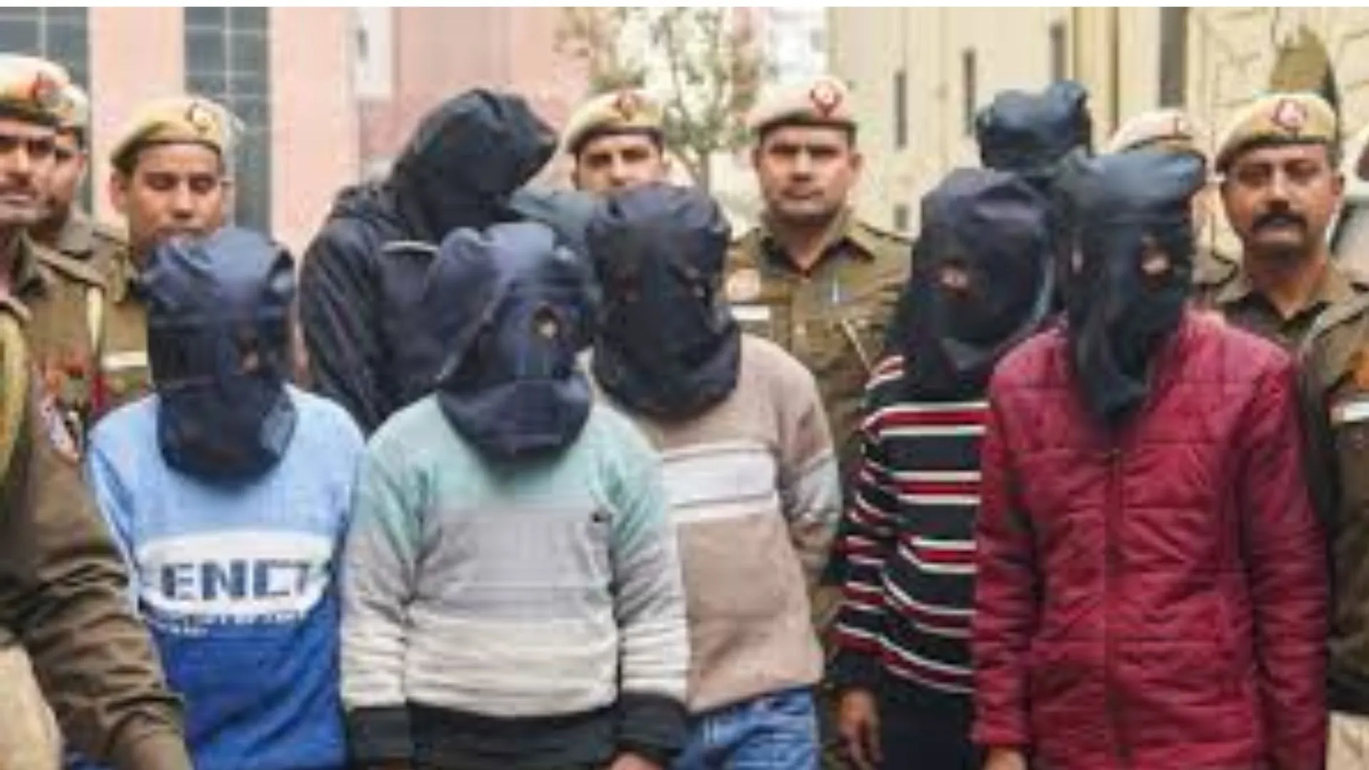 दिल्ली के भारत नगर में पकड़े गए 36 बांग्लादेशी, बिना वैध यात्रा दस्तावेजों, परमिट के मजदूर बनकर कर रहे थे काम 