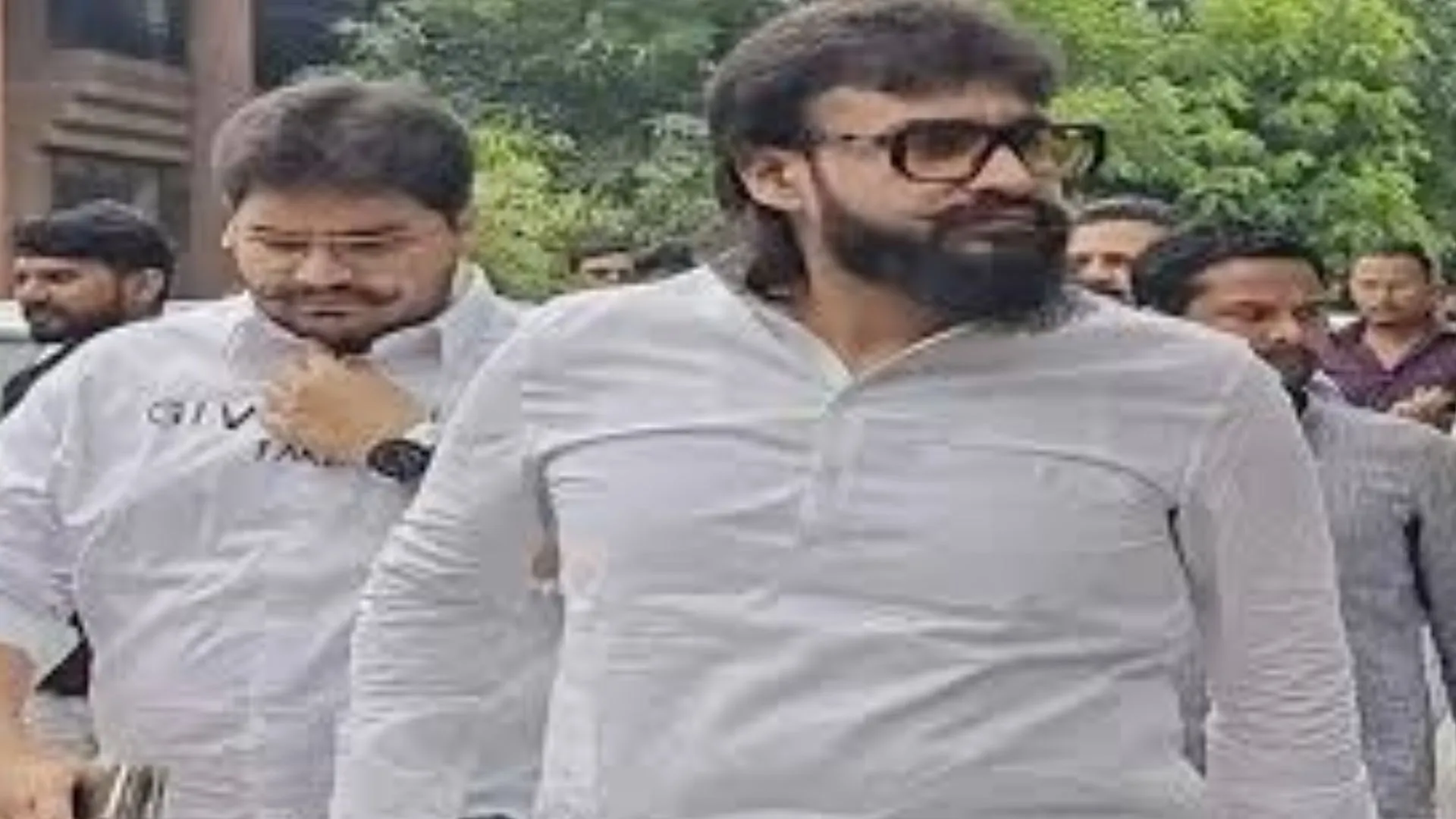 न्यायलय में पेश हुए अब्बास अंसारी, हेट स्पीच मामले में दायर याचिका पर सुनवाई टली, 26 जून को अगली तारीख  