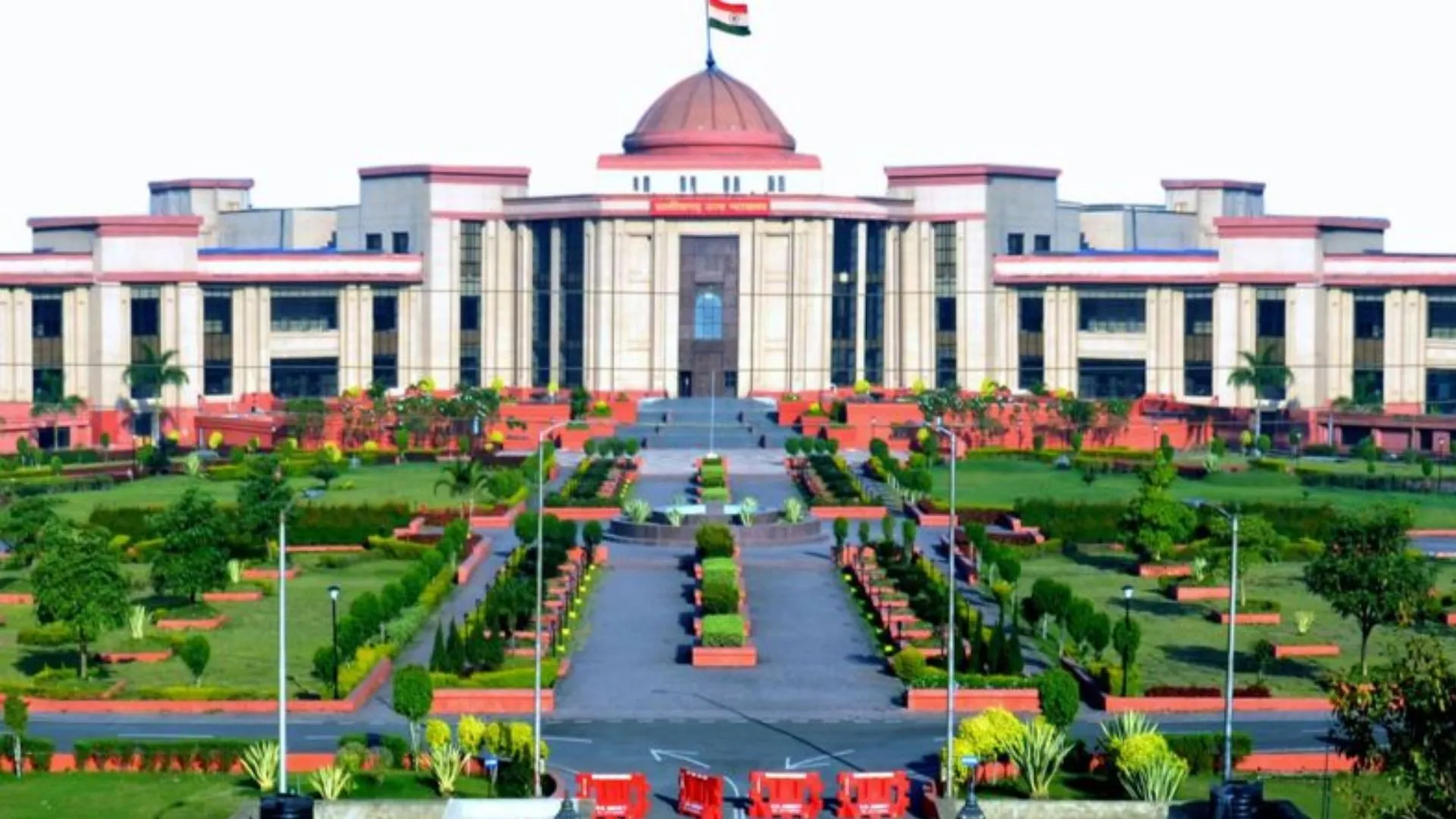 छत्तीसगढ़ हाईकोर्ट को मिली बम से उड़ाने की धमकी निकली झूठी, परिसर कराया गया खाली 