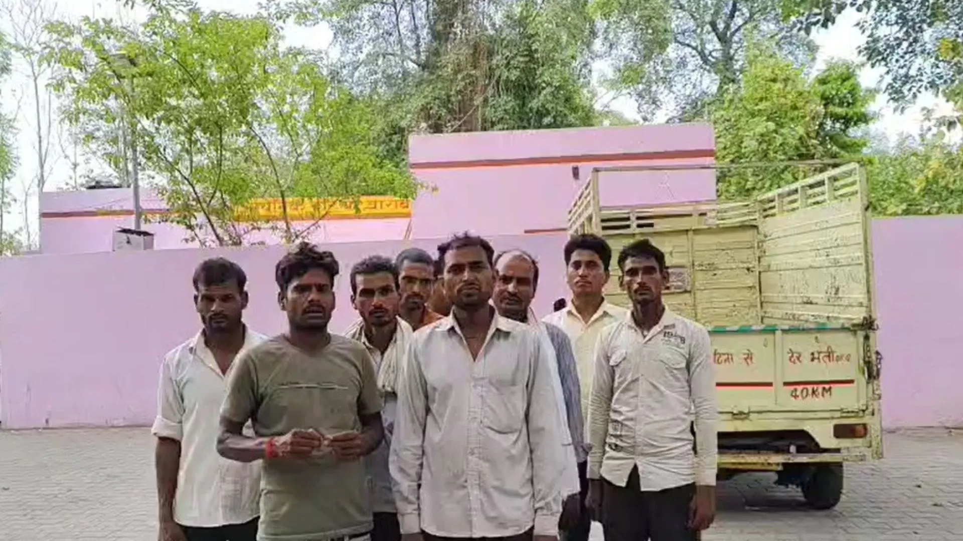 बाराबंकी में किसान की करंट से दर्दनाक मौत, बिजली विभाग की लापरवाही पर परिजनों का फूटा गुस्सा, अंतिम संस्कार से किया इंकार 