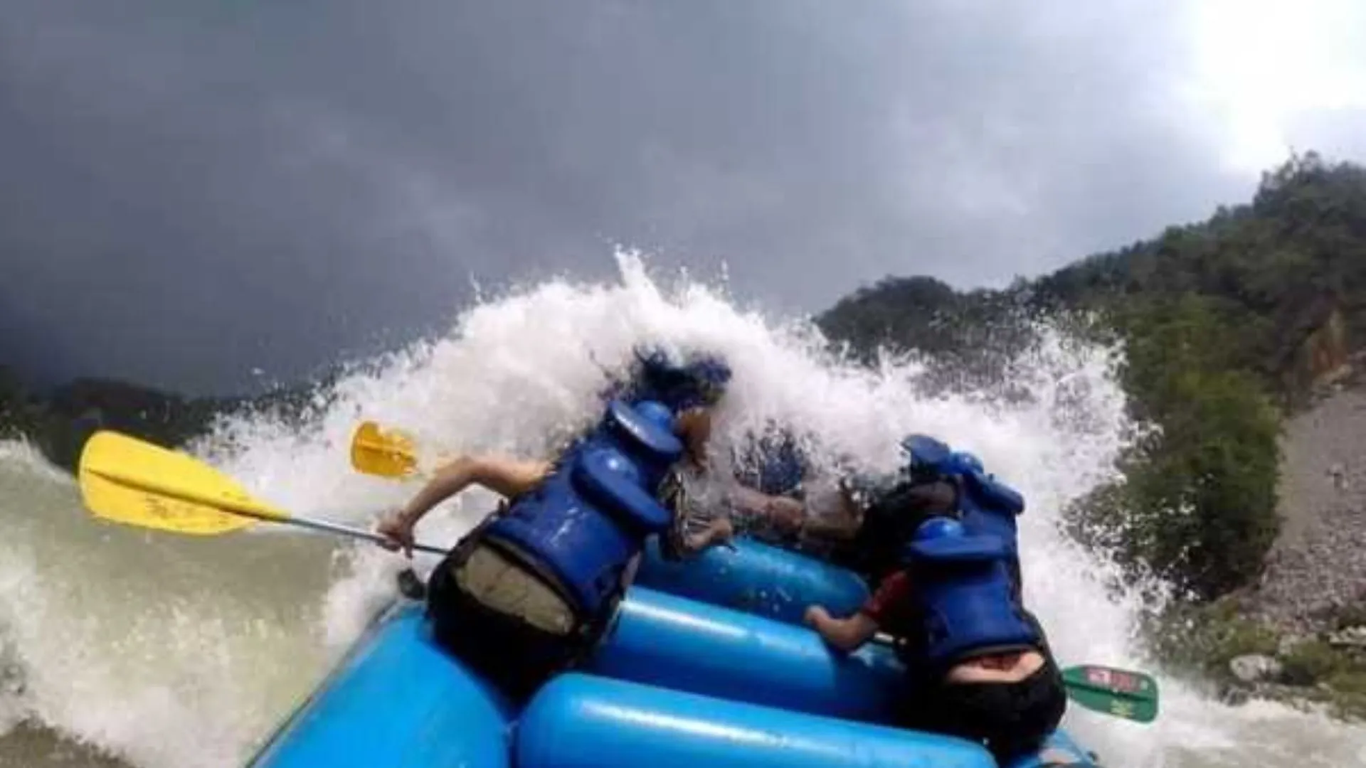 उत्तराखंड: गंगा का जलस्तर बढ़ने से ऋषिकेश में ‘रिवर राफ्टिंग’ बंद, पर्यटकों की सुरक्षा को देखते हुए लिए गया फैसला 