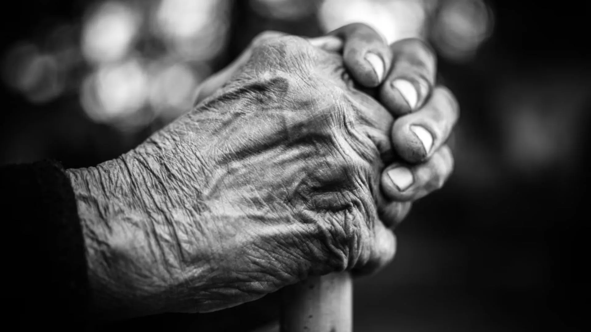 नोएडा में अवैध वृद्धाश्रम से बचाये गए 42 बुजुर्ग, नर्क जैसे हालत में रहने को थे मजबूर, पुलिस ने छापा मारकर किया रेस्क्यू