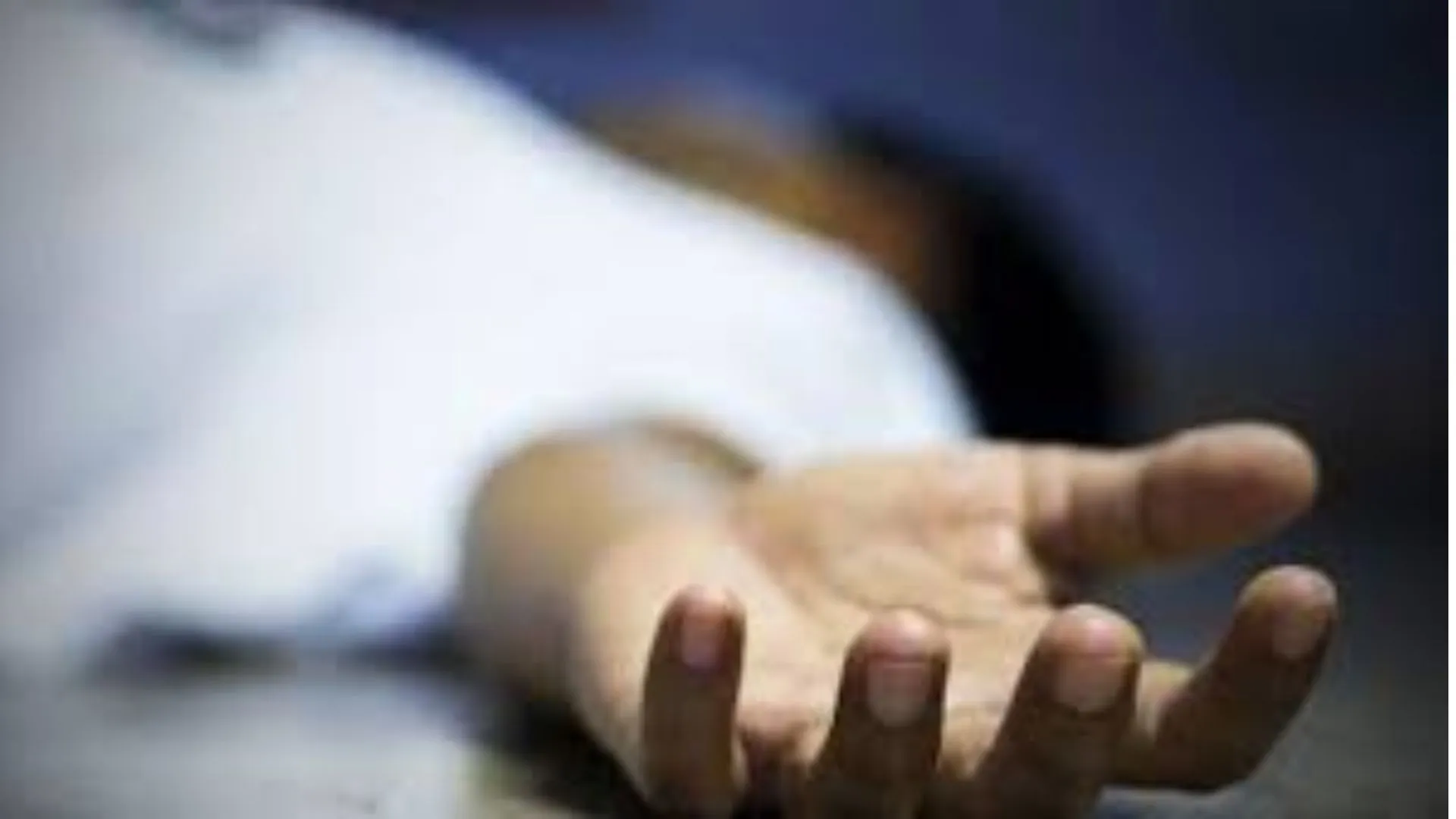 सहारनपुर : पेड़ से लटका मिला युवक का शव, पुलिस ने मृतक का शव पोस्टमार्टम को भेजा 