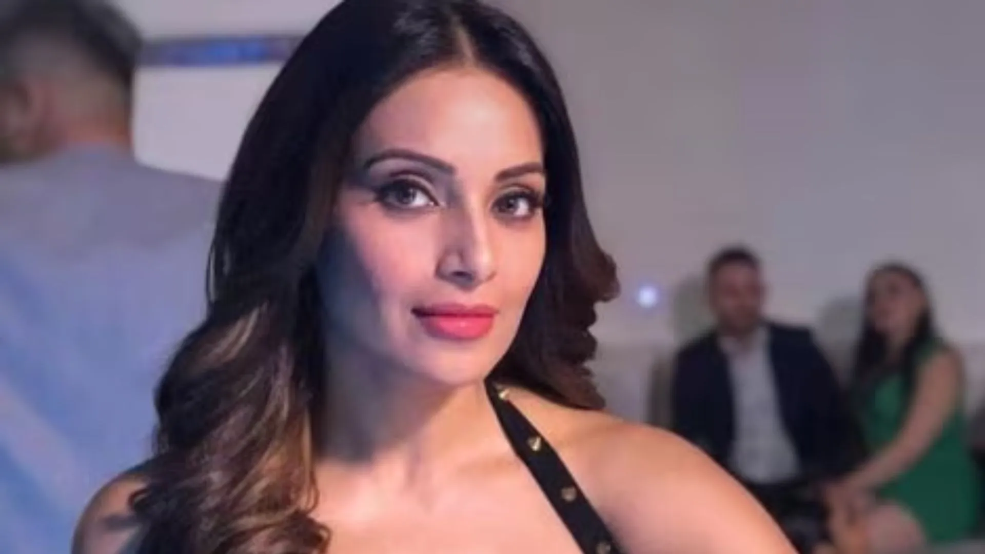 बॉडी शेमिंग करने वालों को विपाशा बासु का करारा जवाब, कहा- 'ऐसे कमैंट्स से परेशान नहीं होतीं' 