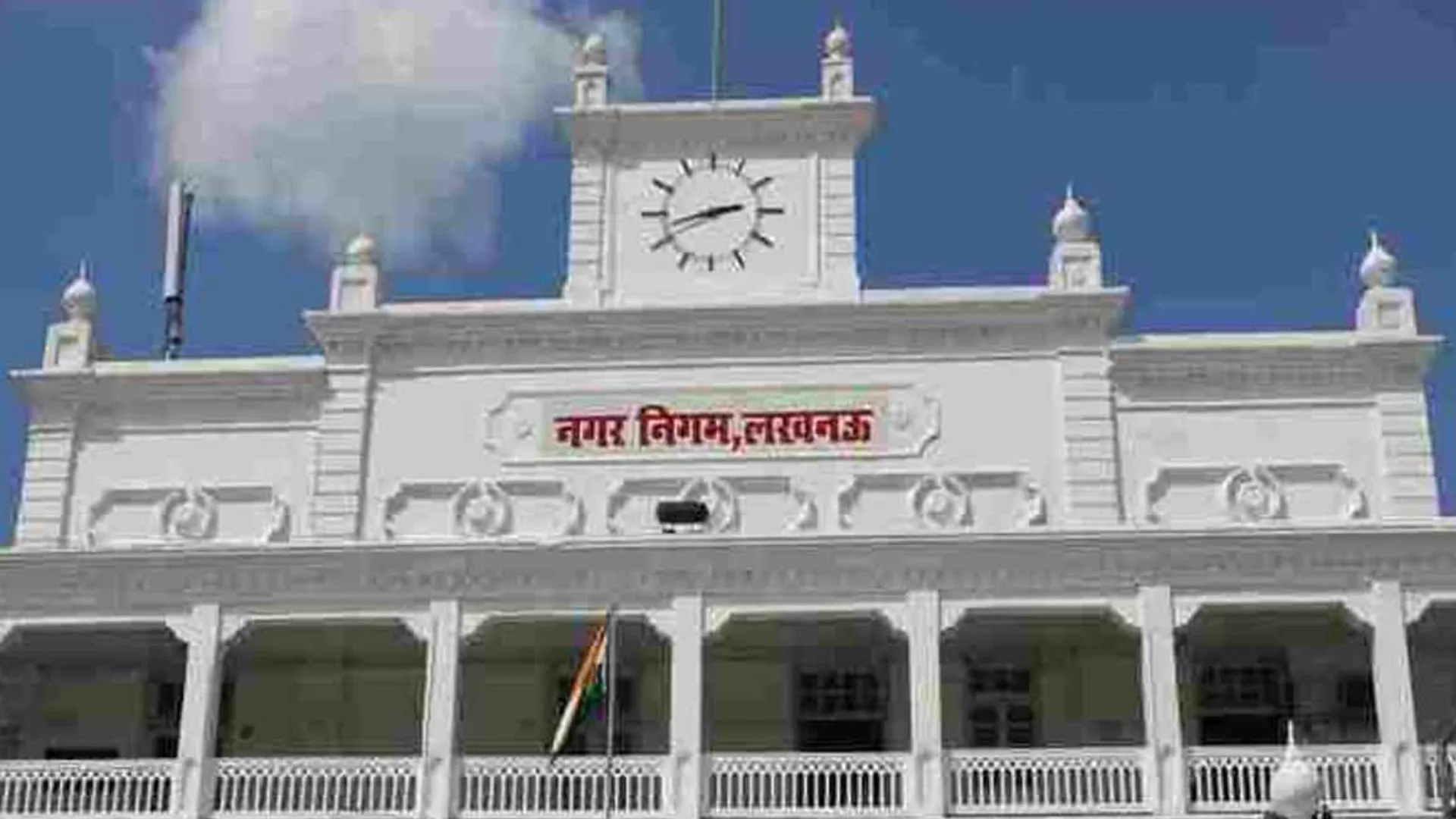 अमीनाबाद घंटाघर पार्क का होगा सौंदर्यीकरण, तोड़े जाएंगे अवैध कब्जे