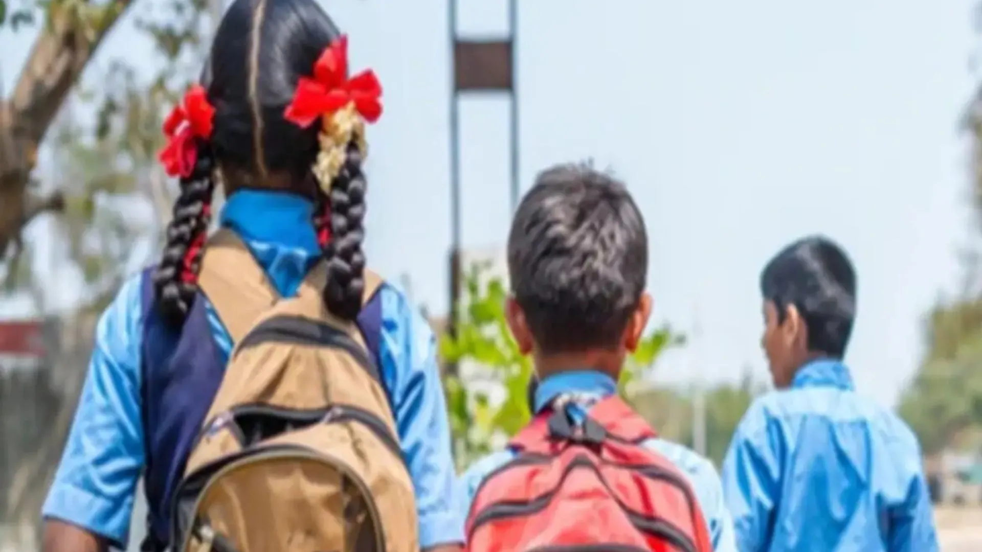 मोहनलालगंज में शिक्षा व्यवस्था की खुली पोल: 29 में 23 शिक्षक मिले गैरहाज़िर