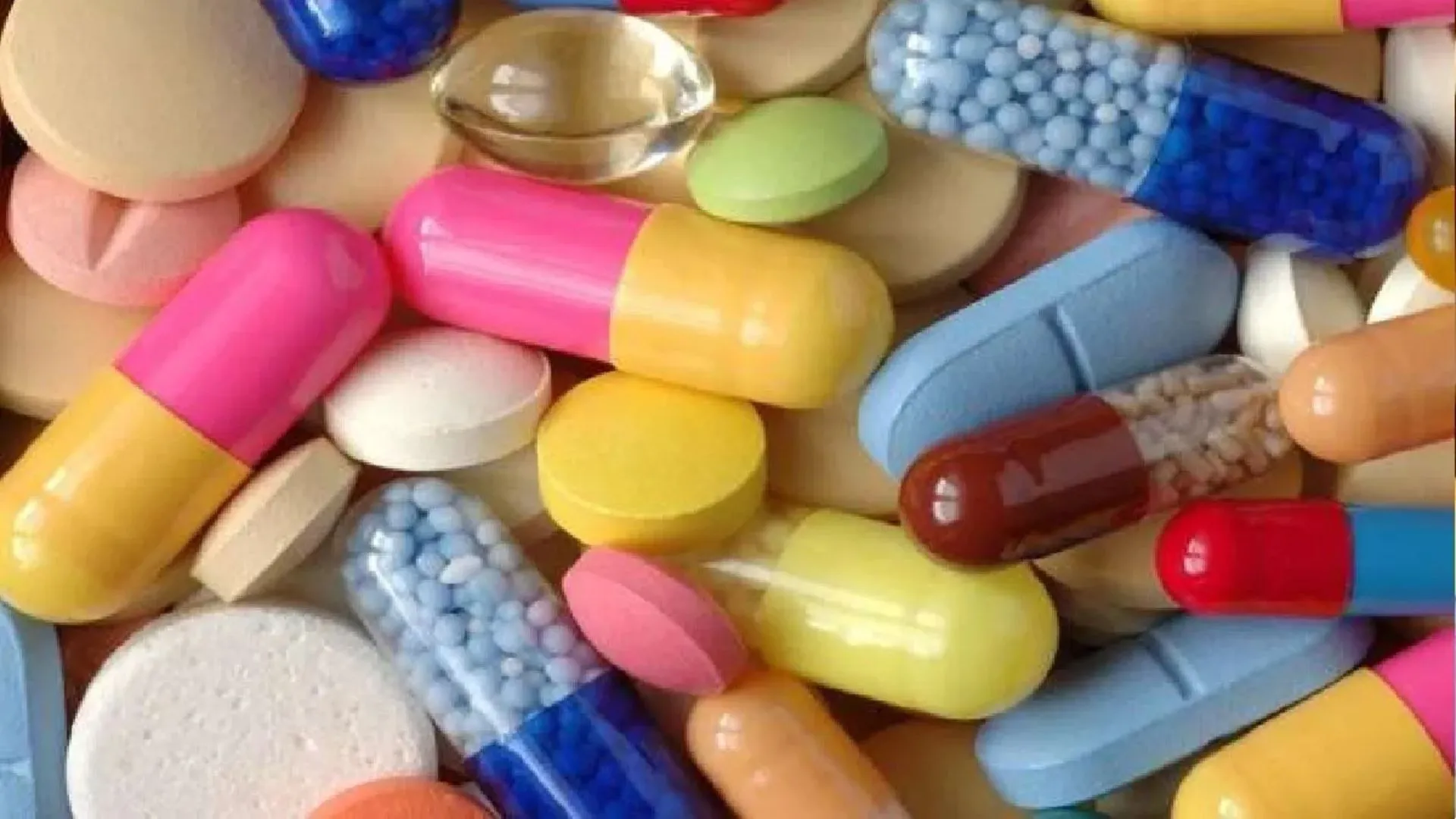 स्वास्थ्य केंद्रों पर दवाओं का संकट, पुराने पर्चे पर लिखी जा रही नई दवा