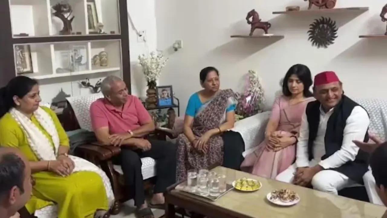 लखनऊ :  अखिलेश यादव ने अंतरिक्ष यात्री शुभांशु शुक्ला के घर की मुलाकात