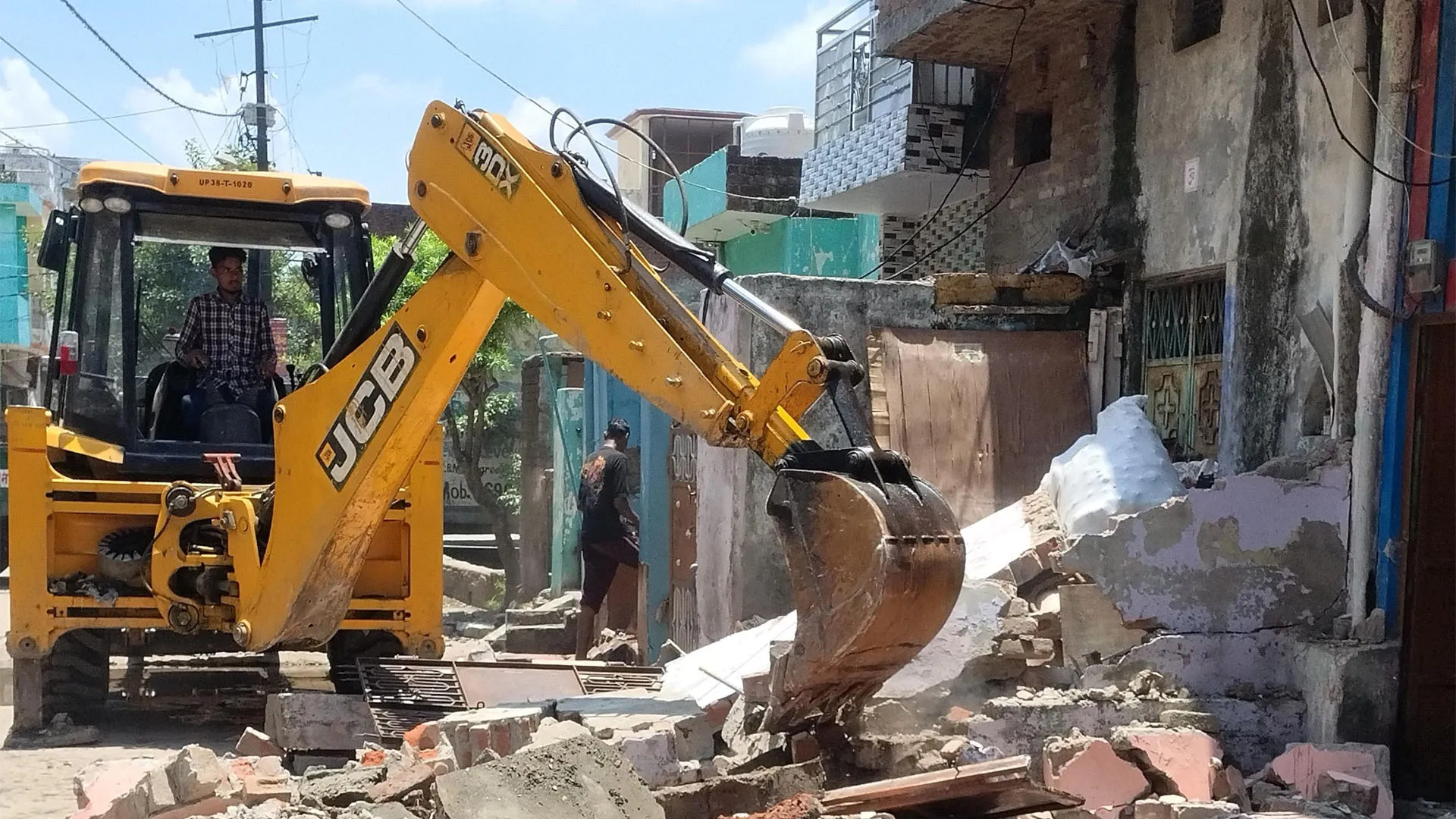 संभल: NKBMG कॉलेज के पास नाले के ऊपर अतिक्रमण कराया ध्वस्त