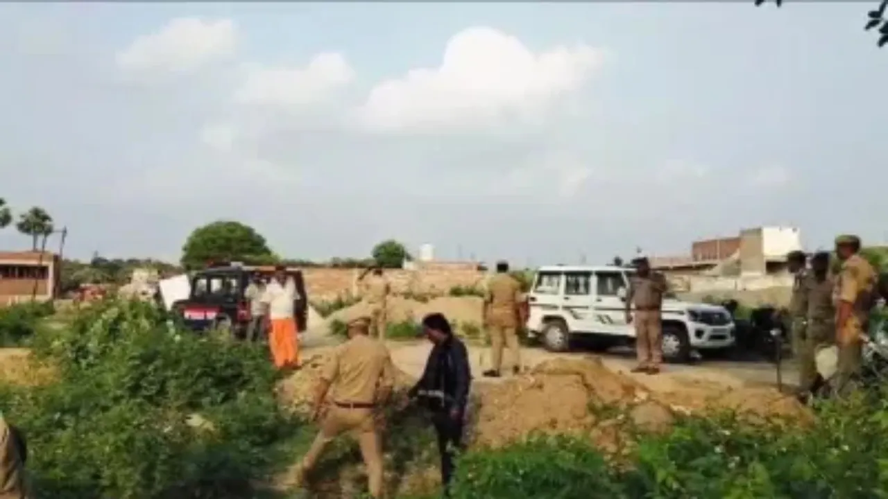 प्रयागराज में अतीक अहमद के गैंग का आतंक, 16 अवैध जमीन पर कुर्की नोटिस बोर्ड तोड़ा