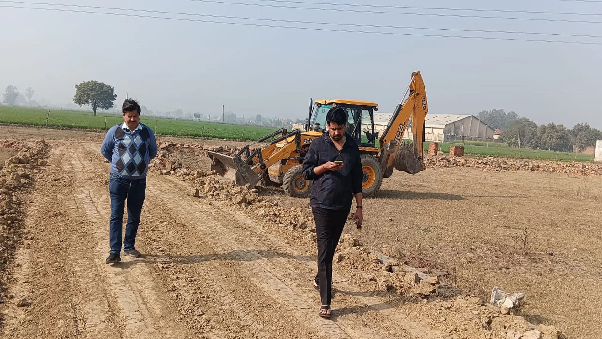 शाहजहांपुर: कालोनाइजरों के झांसे में आकर अवैध कालोनी में फंसा रहे गाढ़ी कमाई