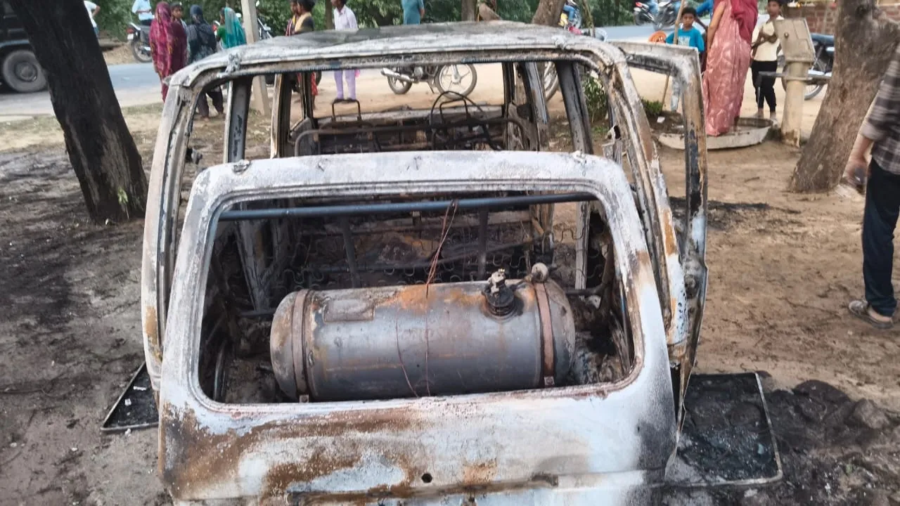 बाराबंकी अग्निकांड : अवैध रिफलिंग के दौरान धमाके से लगी आग, लाखों का नुकसान