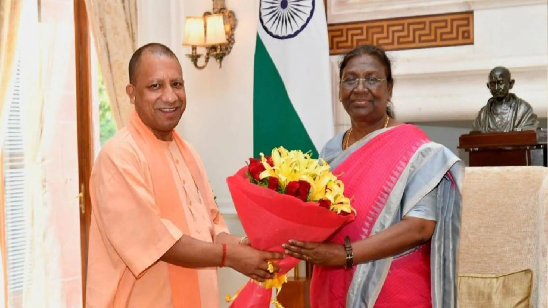 गोरखनाथ मंदिर जाएंगी मुर्मू, राष्ट्रपति के दौरे से पहले सीएम ने तैयारियों का लिया जायजा, अधिकारियों को दिए निर्देश 