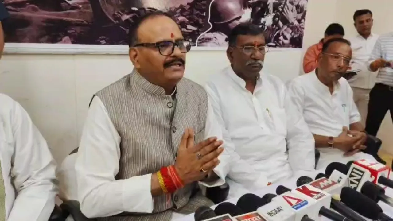 बाराबंकी : डिप्टी सीएम बृजेश पाठक का बयान, आपातकाल को याद करने की जरूरत