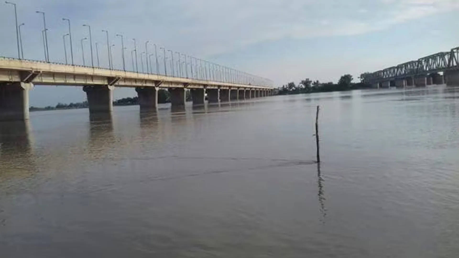 बदायूं: पहाड़ों से आने वाला पानी बढ़ा रहा गंगा का जलस्तर