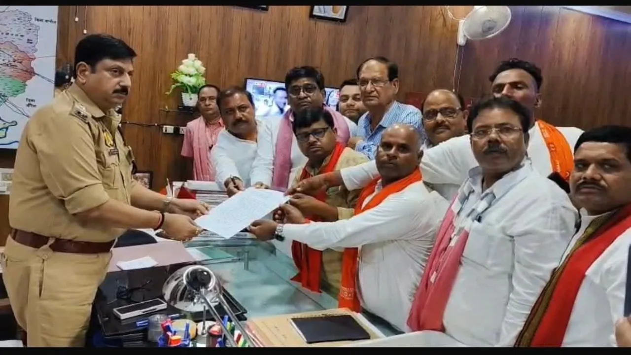 इटावा : ग्रामीणों ने जाति छिपाने पर कथावाचक को बेरहमी से पीटा, सिर मुंडवाया-माफी मंगाकर गांव से भगाया 