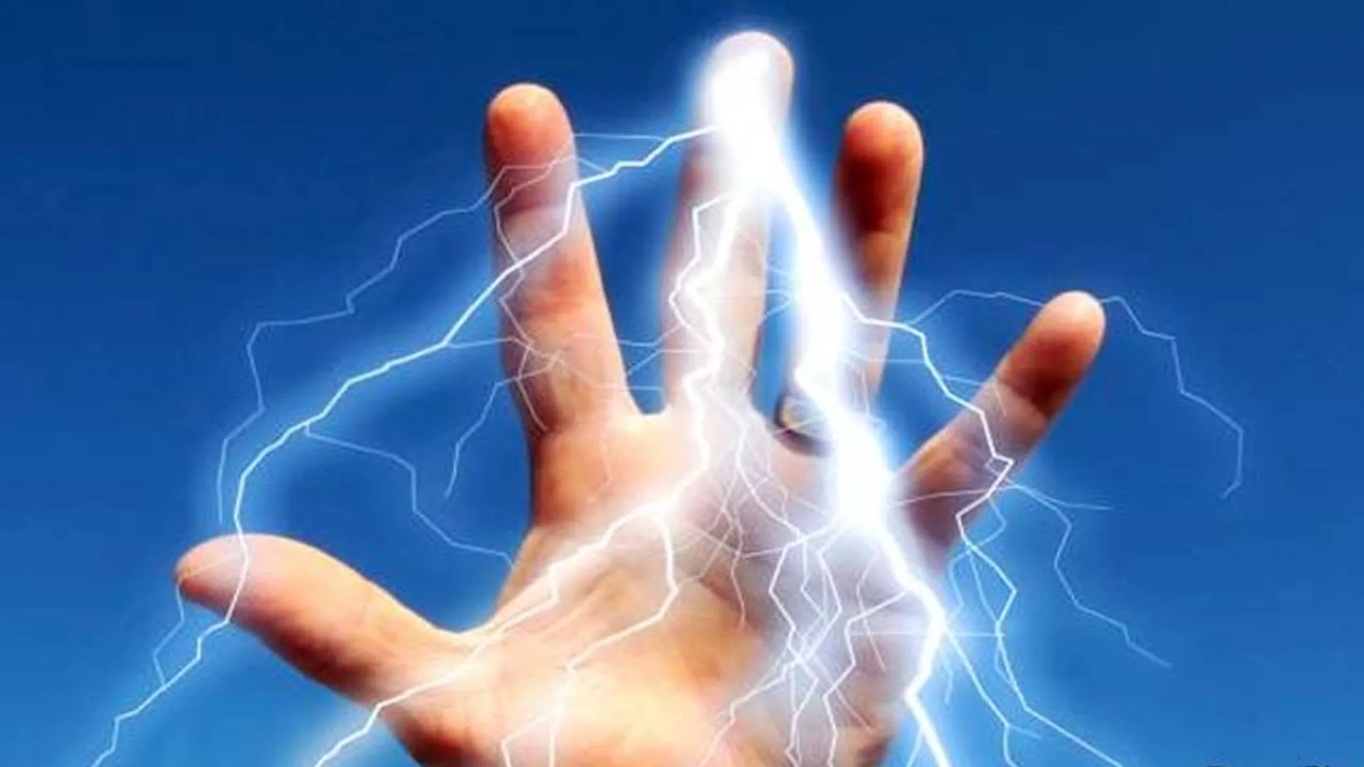 रामपुर: फाल्ट सही करने गया था संविदा कर्मी...करंट का झटका लगने से झुलसा