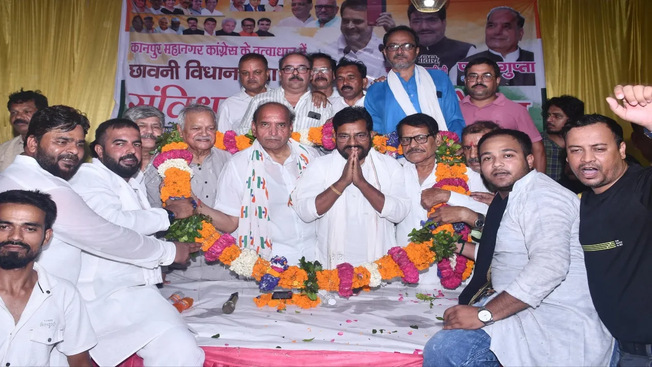 कानपुर में कांग्रेस का संविधान बचाओ सम्मेलन : निजी अस्पतालों के दलाल सरकारी हॉस्पिटल चला रहे