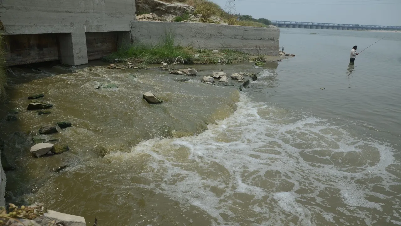 impact of news : जांच करने पहुंचा जलनिगम, अधिकारियों ने माना सीवर बहा 