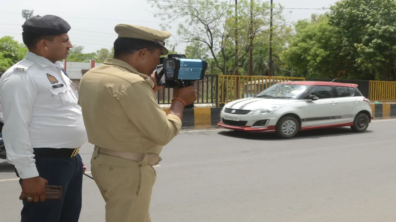 लेजर स्पीड गन का कमाल : डीसीपी की परीक्षा में 90 प्रतिशत चालक फेल, शहर की सीमाओं पर इंटरसेप्टर तैनात….