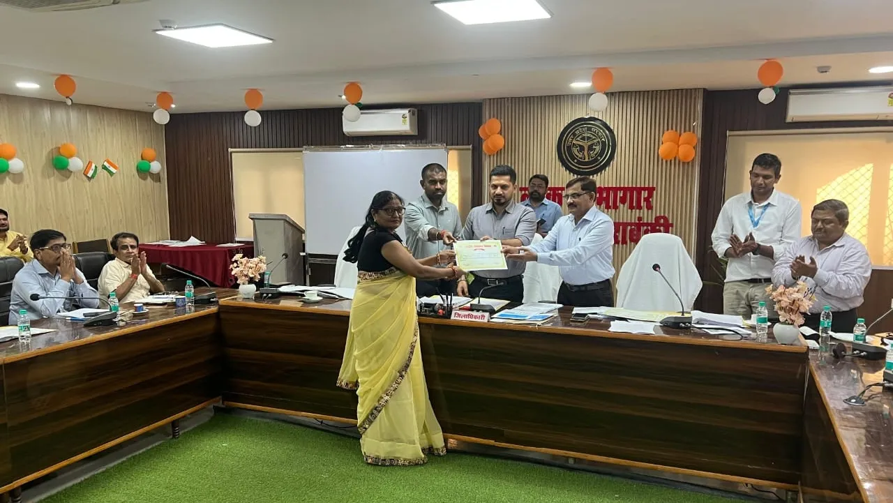  बाराबंकी : अनुपस्थित अधीक्षकों का वेतन रोका, कारण बताओ नोटिस जारी