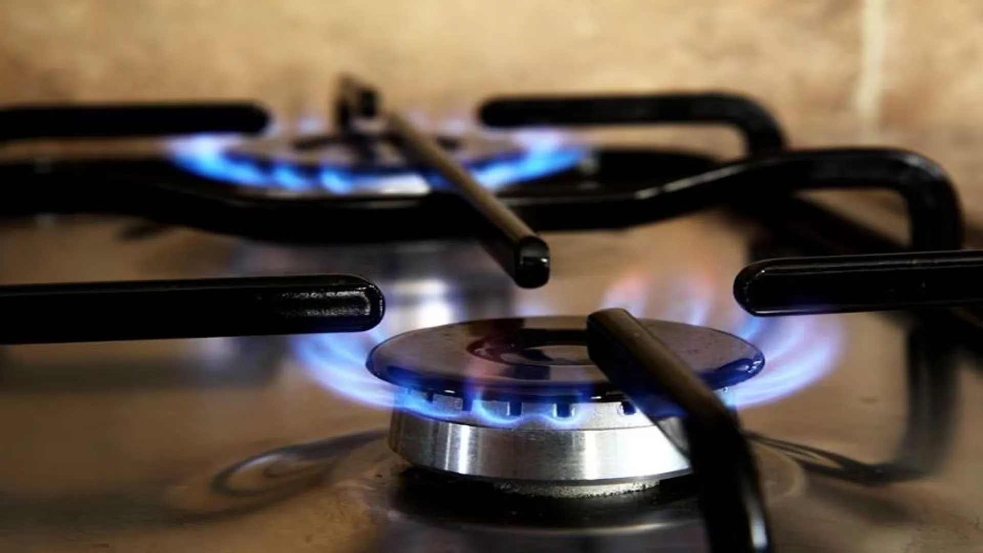 लखीमपुर खीरी: खाना तो गैस पर ही बनाऊंगी...सजनी की शर्त साजन ने मानी तो गई घर 