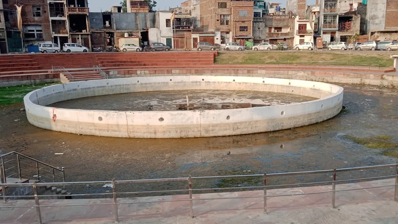 बाराबंकी : चक्रतीर्थ नहीं बना पर बदसूरती में अव्वल धनोखर तालाब