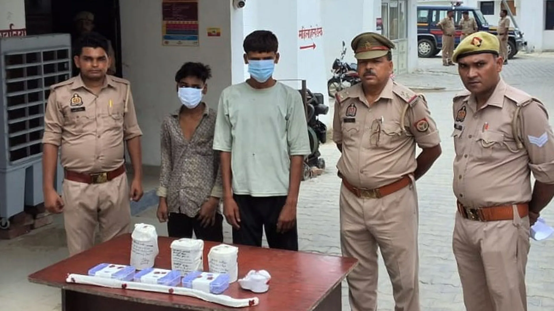 बदायूं: सेंधमारी करने वाले दो चोर गिरफ्तार...चोरी का माल भी बरामद