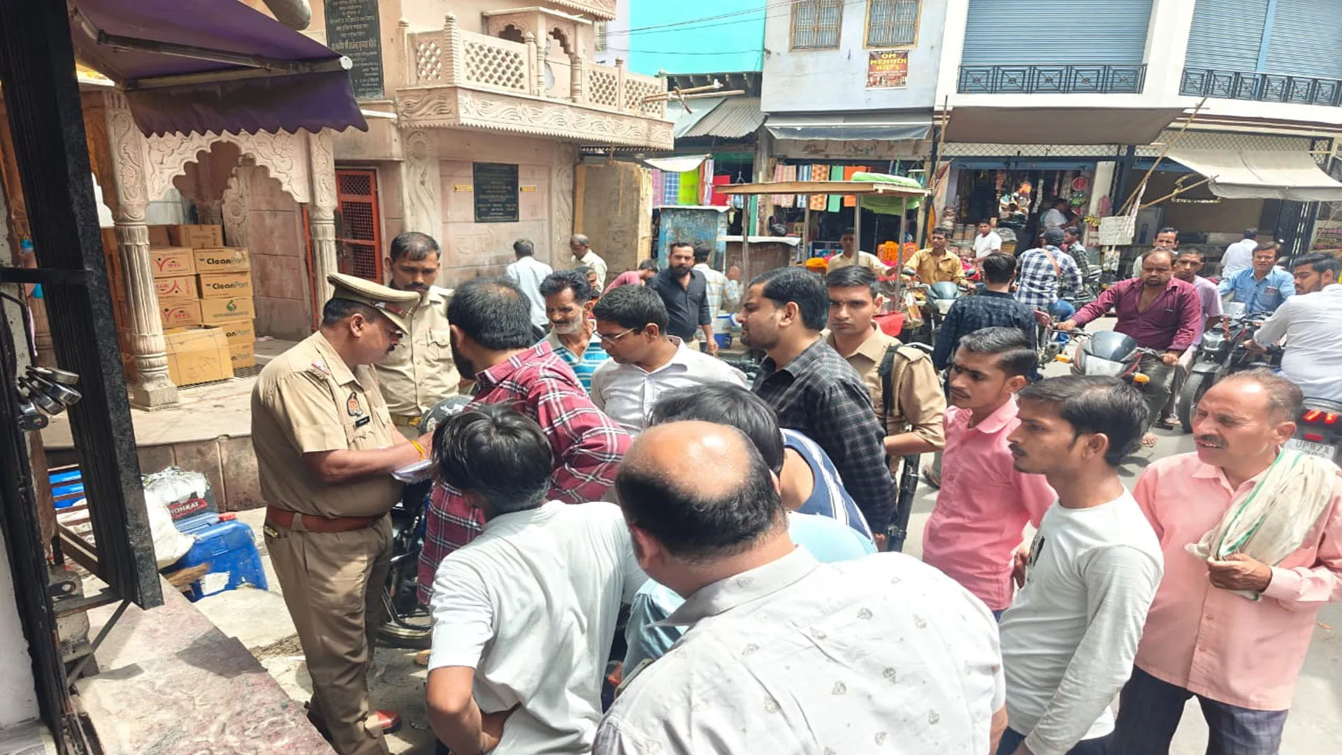 कासगंज: सर्राफा दुकान में लाखों की चोरी...पुलिस की गश्त पर उठे सवाल