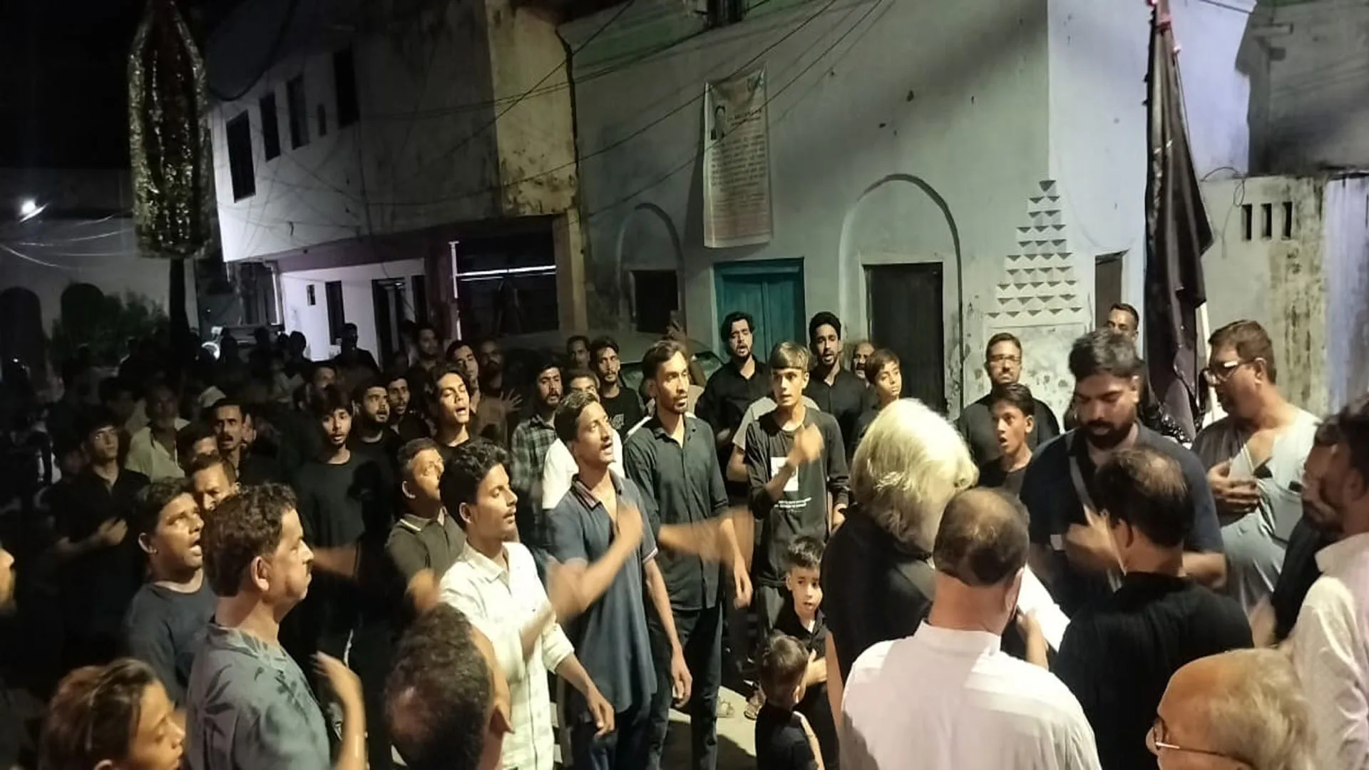 Bareilly: चांद दिखते ही गूंजीं या हुसैन की सदाएं...शिया समुदाय ने निकाले जुलूस-ए-अलम