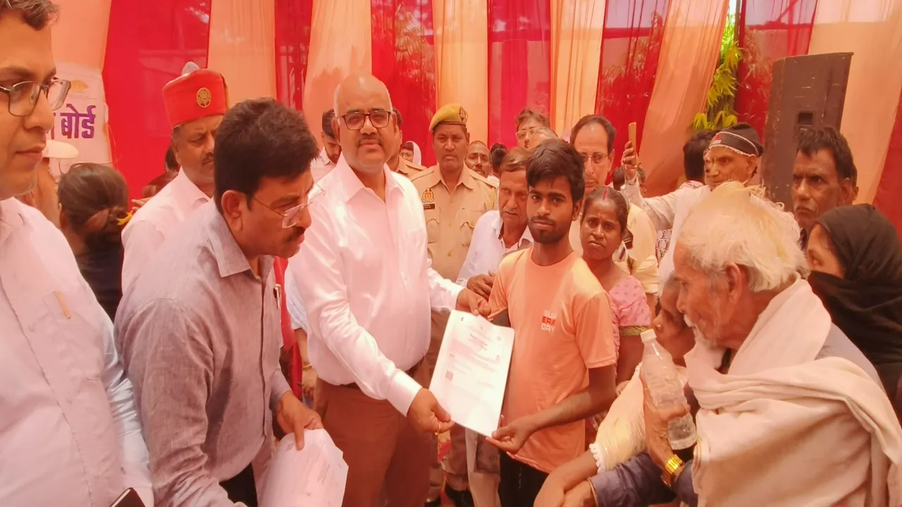  संपूर्ण समाधान दिवस : जिलाधिकारी ने 58 दिव्यांगजन के यूडीआईडी कार्ड जारी कराये 