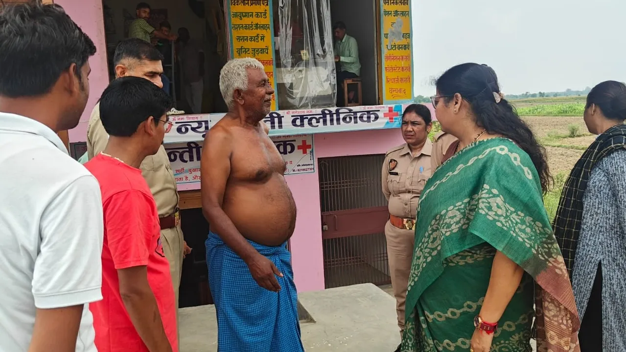 कासगंज में राज्य महिला आयोग की सदस्य ने किया न्यू शांति क्लीनिक का निरीक्षण