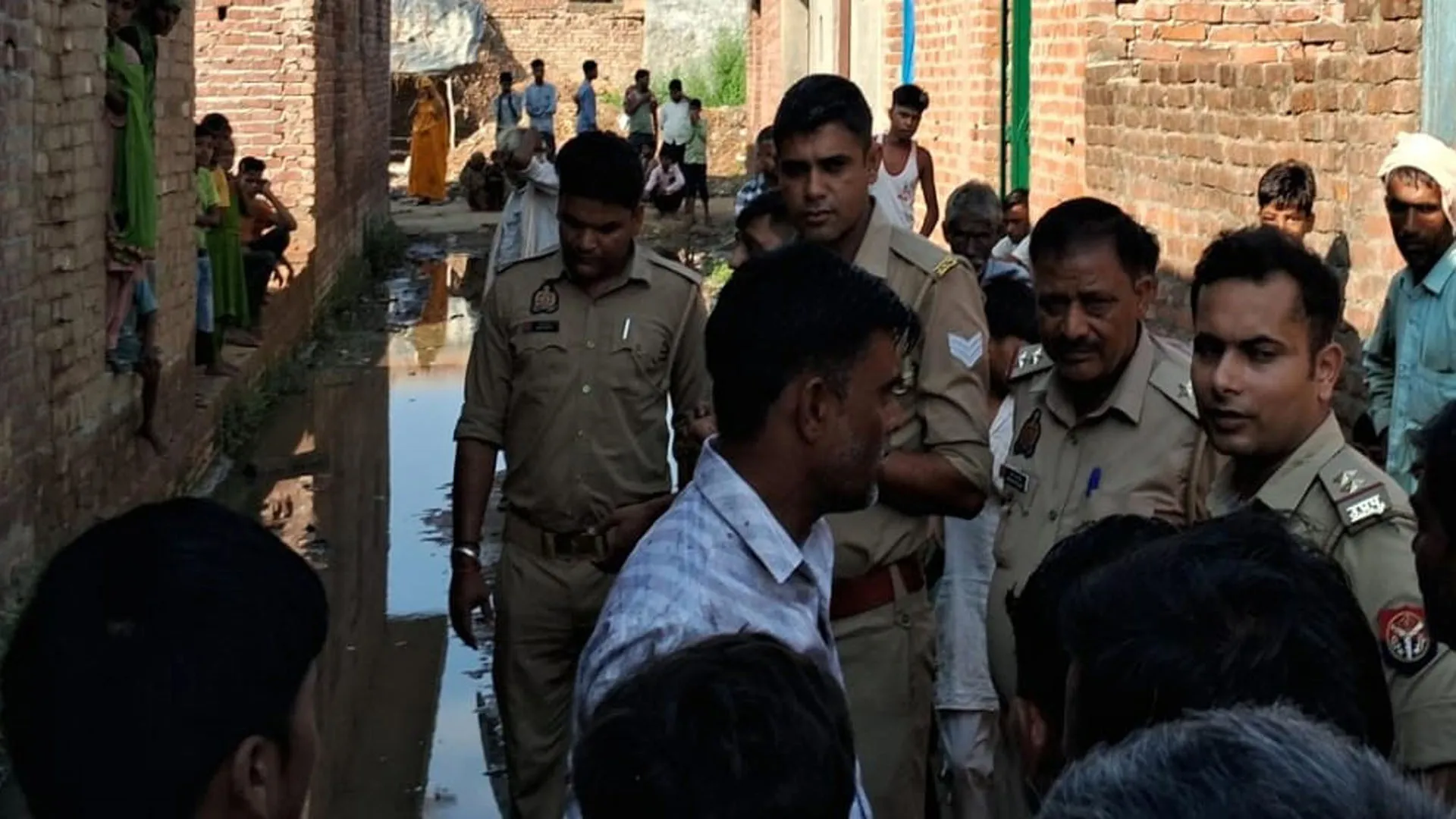 बदायूं: चार बच्चों की मां से इश्क में मार खाने की भी परवाह नहीं...घर में घुसा तो हो गई पिटाई