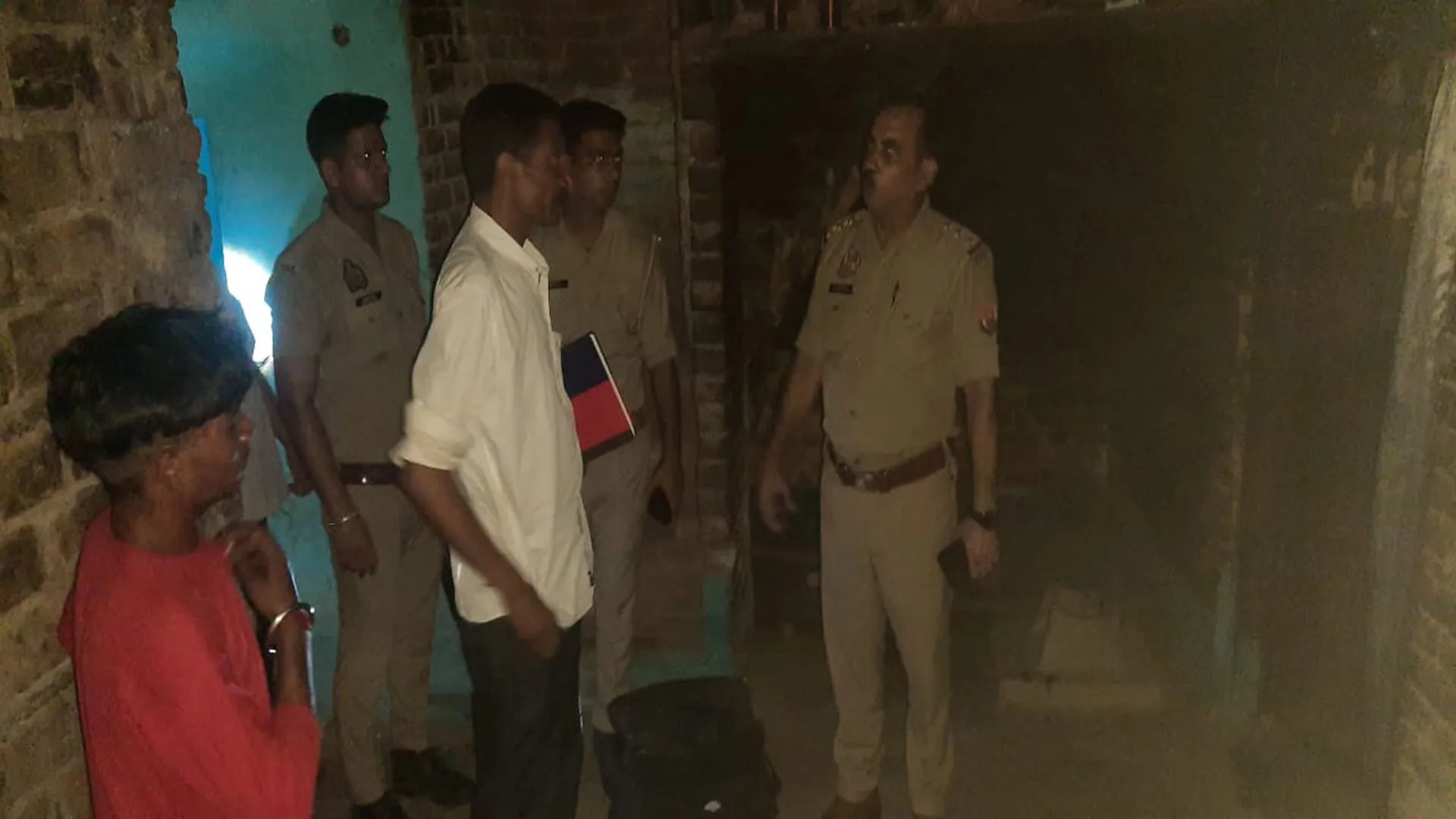 पीलीभीत: मजदूरी करके लौटा भाई तो फंदे पर बहन का शव लटका देख उड़े होश