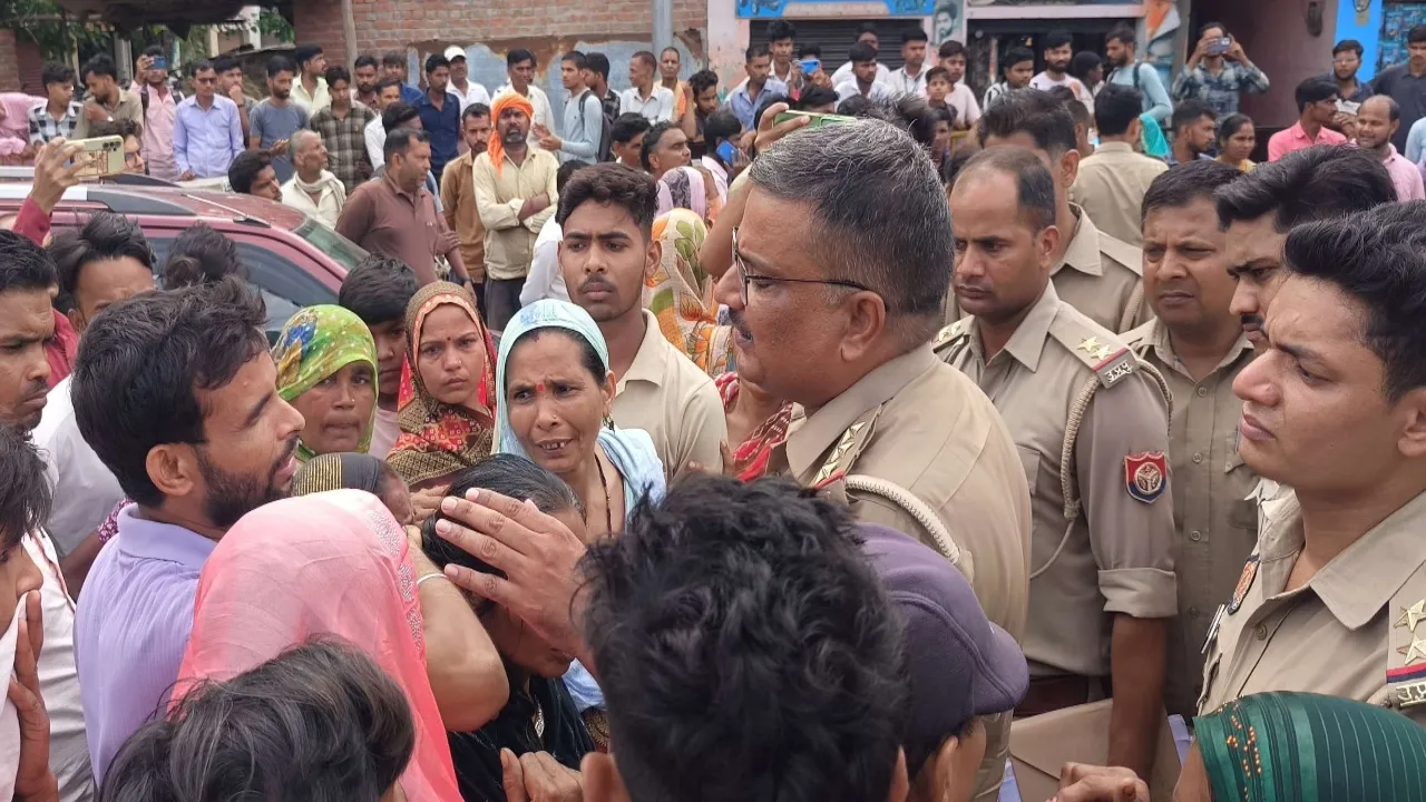 पीलीभीत : हत्यारोपियों की गिरफ्तारी की मांग, मृतक के परिवार ने लगाया जाम..जानिए पूरा मामला 