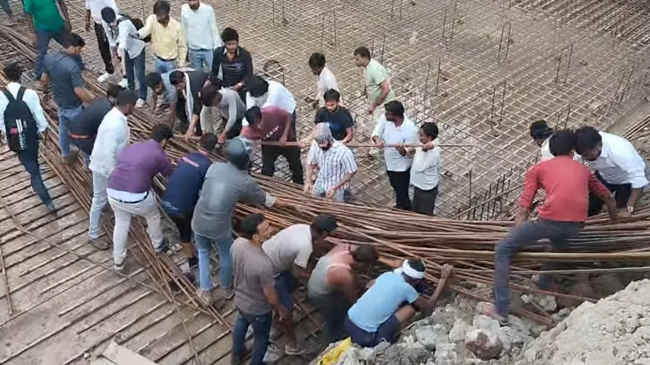 पुल निर्माण के दौरान सरिया का बोझ गिरा, एक मजदूर मरा