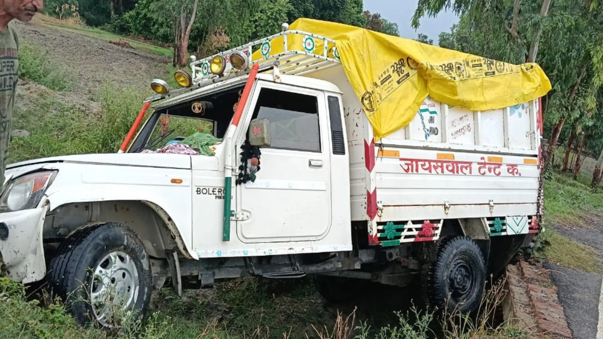 श्रद्धालुओं से भरी पिकअप नहर में गिरी, 10 लोग गंभीर रूप से घायल, इलाज जारी