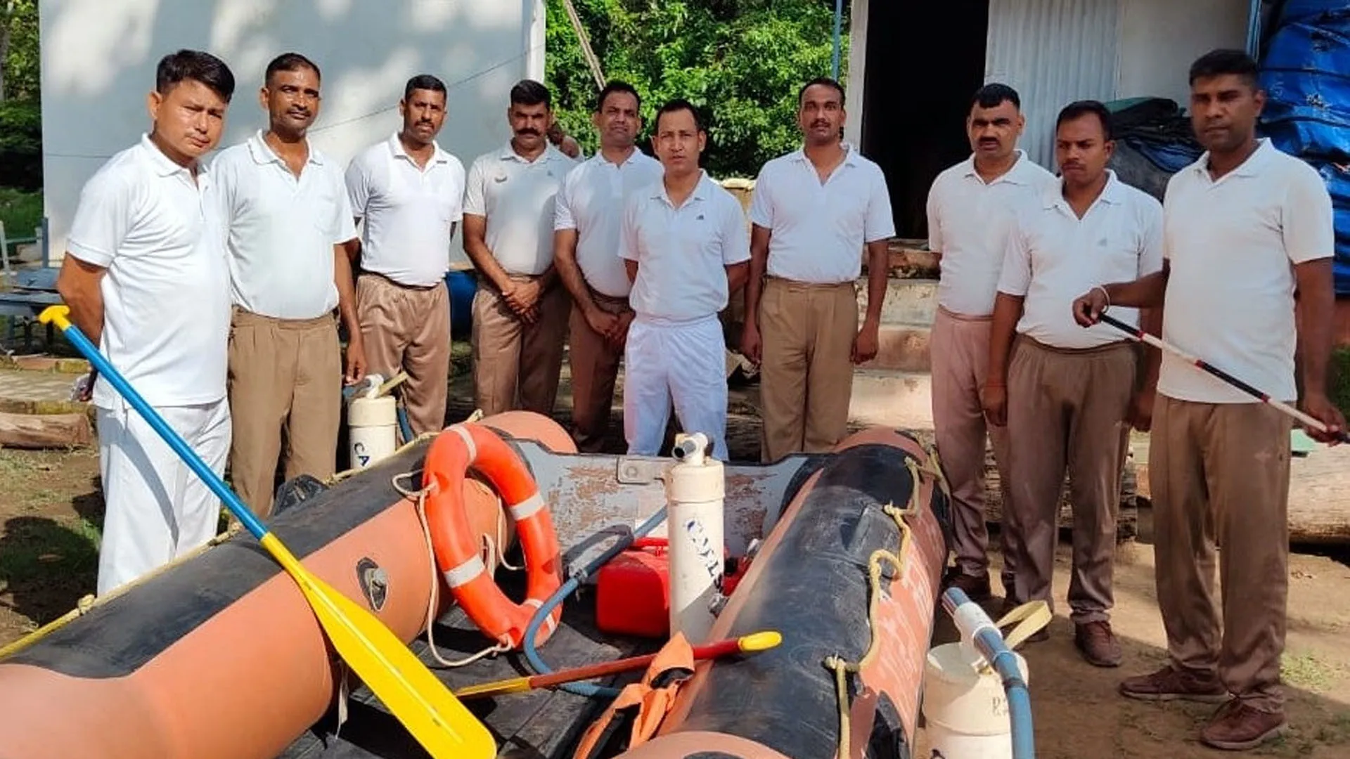 लखीमपुर खीरी: बाढ़ की आशंका को देखते हुए एसएसबी का बचाव दल तैनात