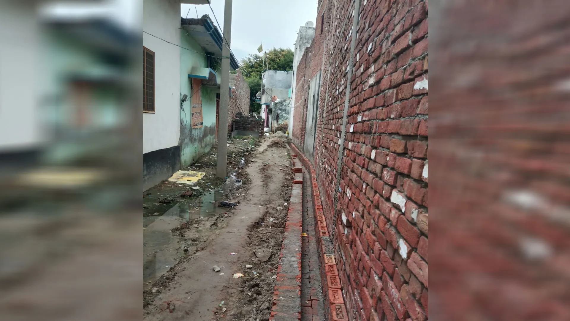 Bareilly: बारिश में निर्माण कार्य दे रहे दर्द...सता रहा हादसों का डर