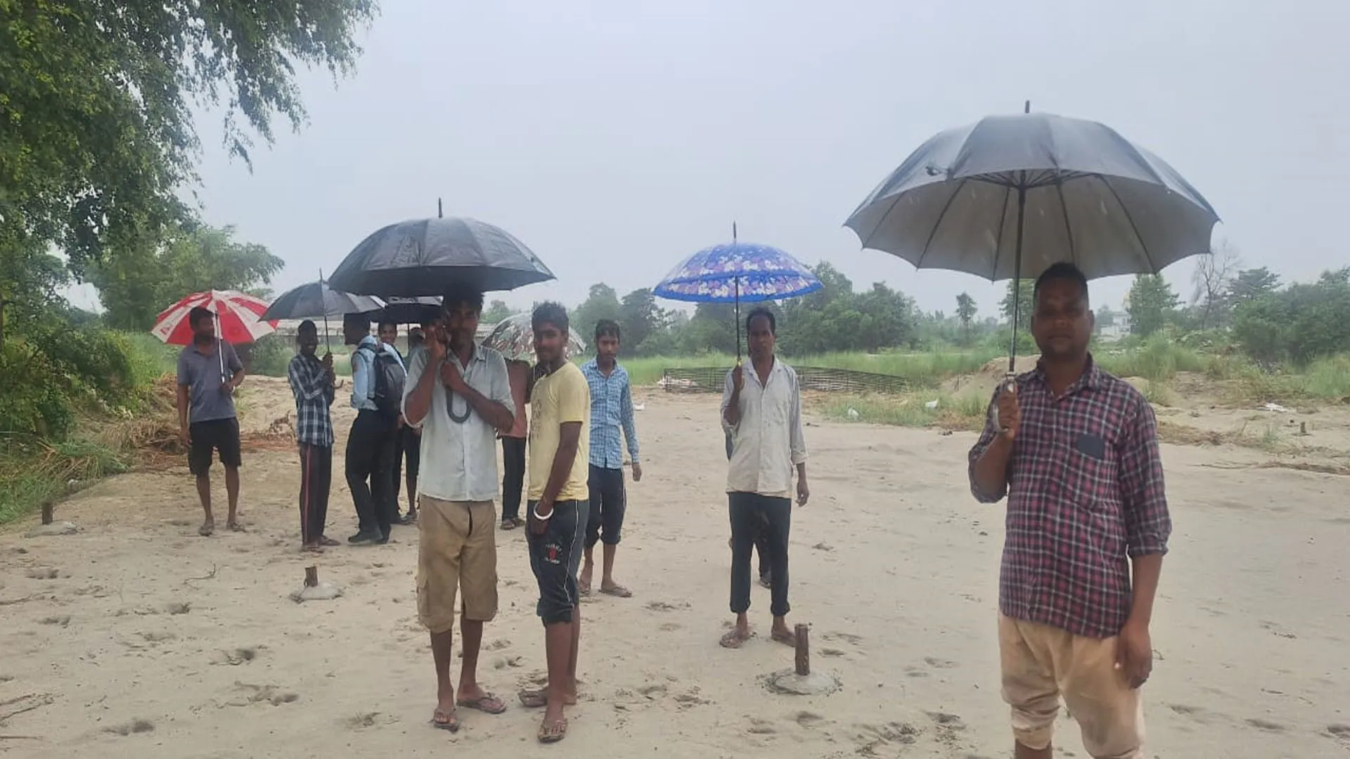 पीलीभीत: बाघिन ने बाइक सवार पर लगाई छलांग, फिर गोवंश को किया लहूलुहान