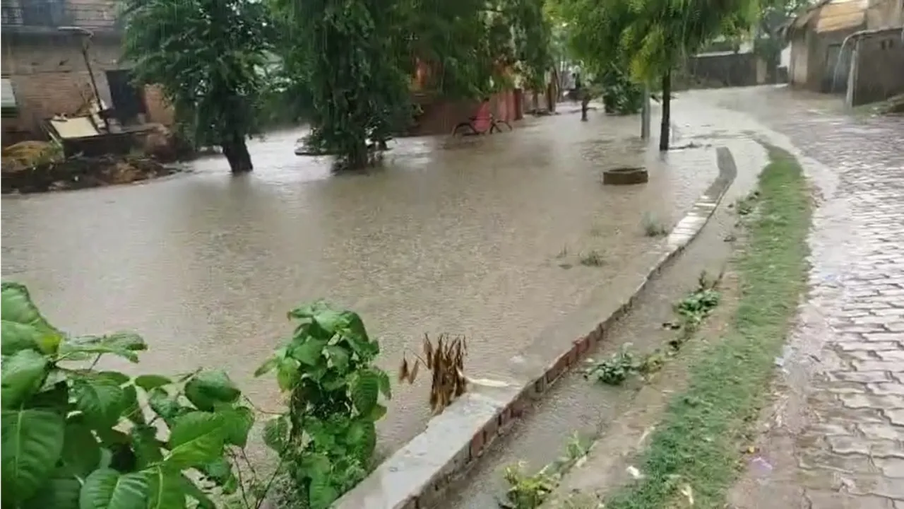 मानसून की दस्तक : हवा-बूंदाबांदी के बाद 33 हजार की लाइन ब्रेकडाउन