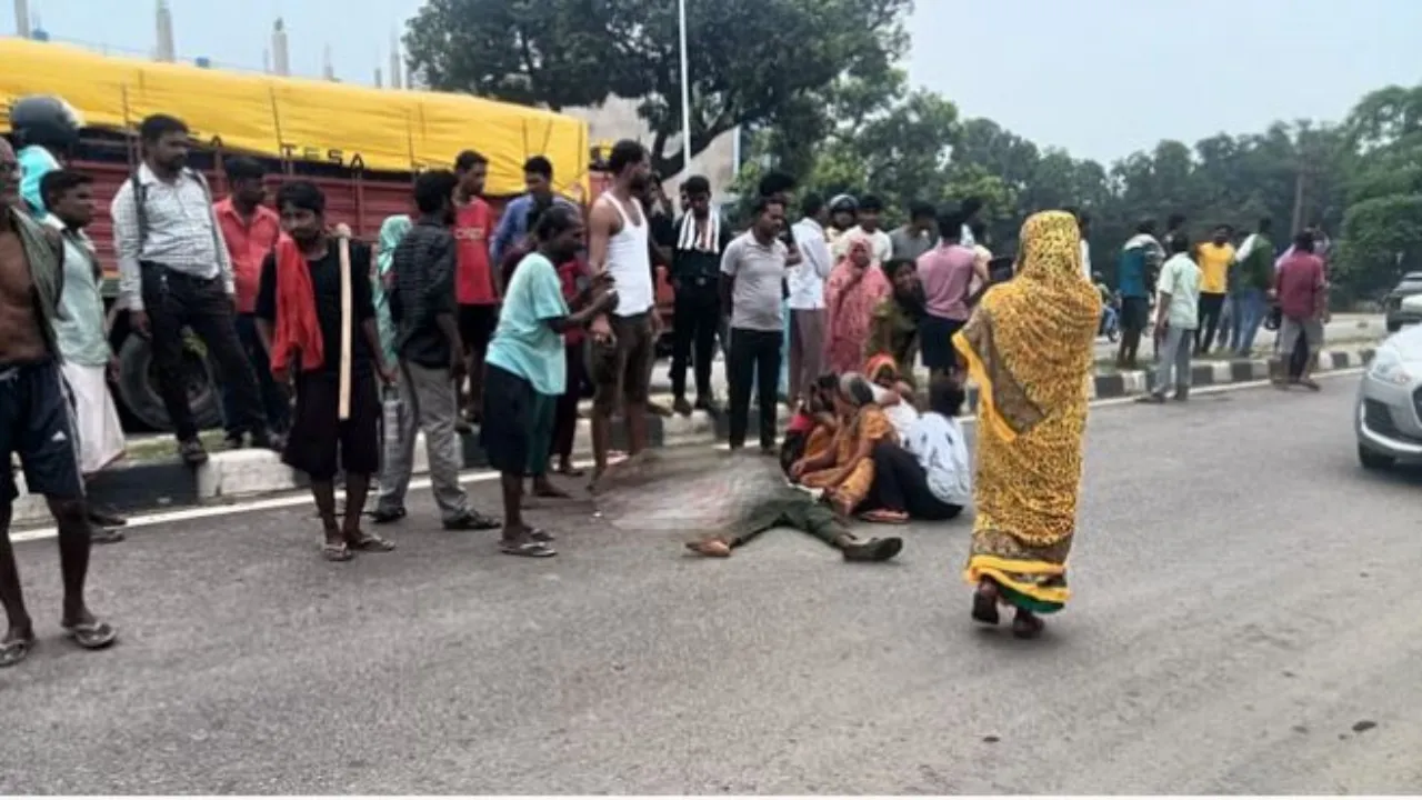 LUCKNOW :  बेकाबू ट्रक ने दोस्त को रौंदा तो युवक ने ट्रेन के आगे कूदकर दे जान, दो मौतों से पसरा मातम