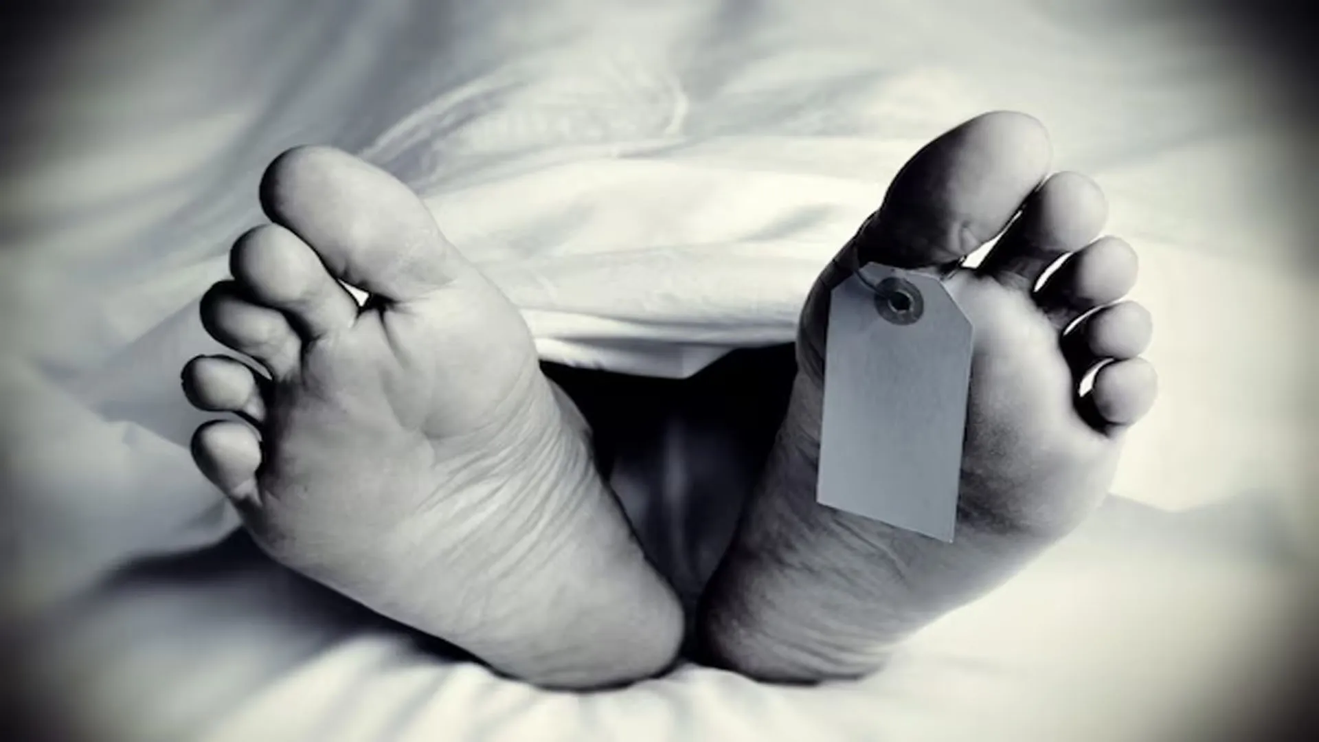 लखीमपुर खीरी: पेड़ की छांव में बैठे लोगों को बाइक ने टक्कर मारी, बुजुर्ग की मौत 