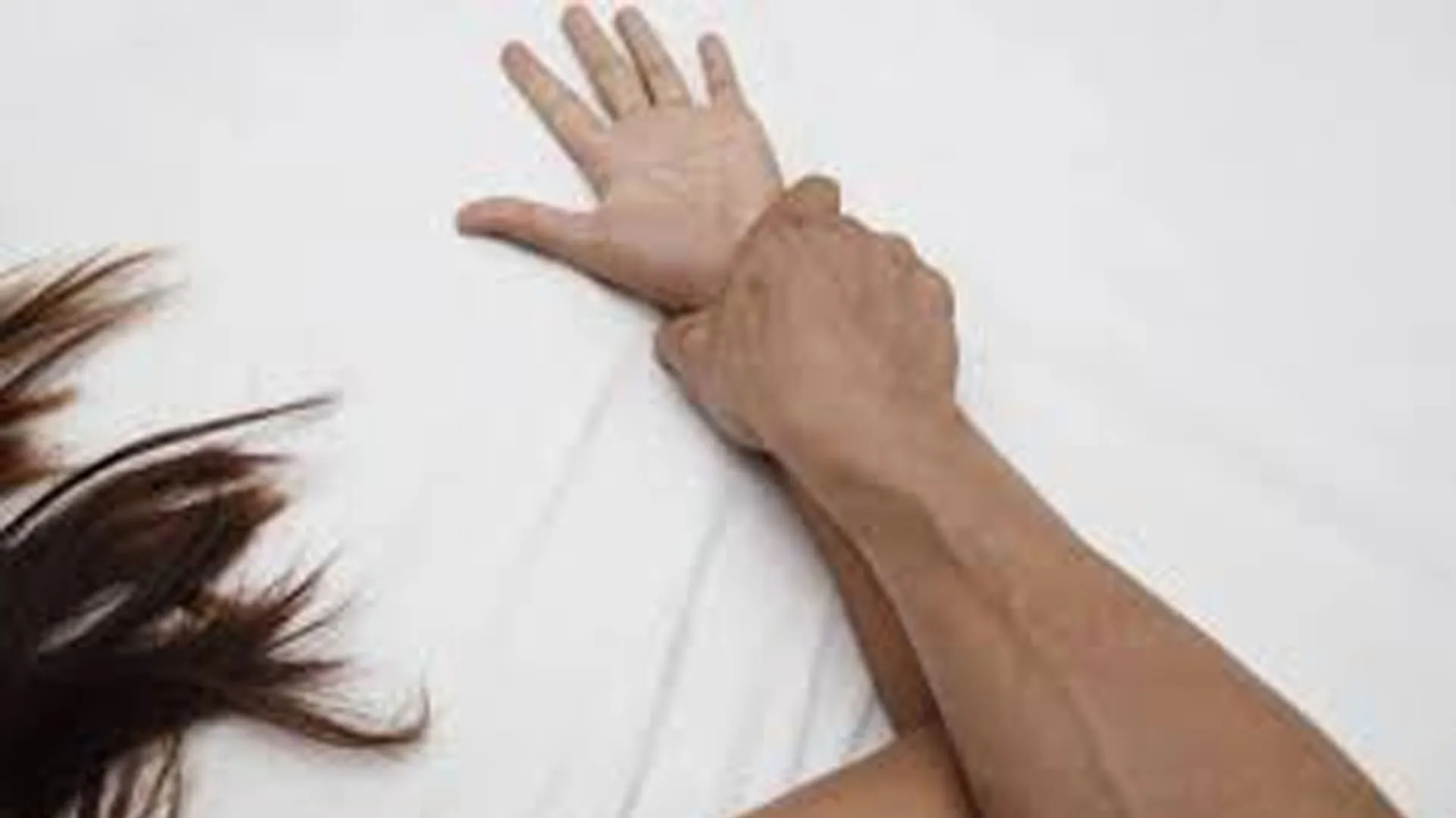 रामपुर: शादी का झांसा देकर युवती से रेप...पंचायत में शादी को राजी, अब फरार हुआ युवक