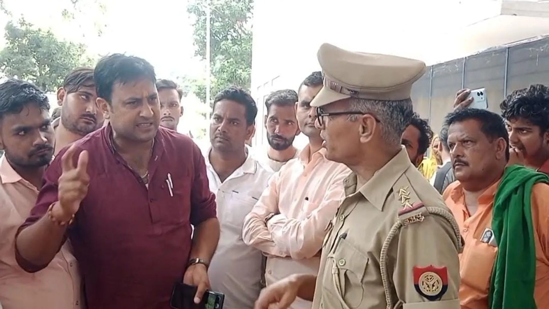 अमरोहा: दौलतपुर कांड...पुलिस पर एकतरफा कार्रवाई का आरोप, बजरंग दल ने किया हंगामा