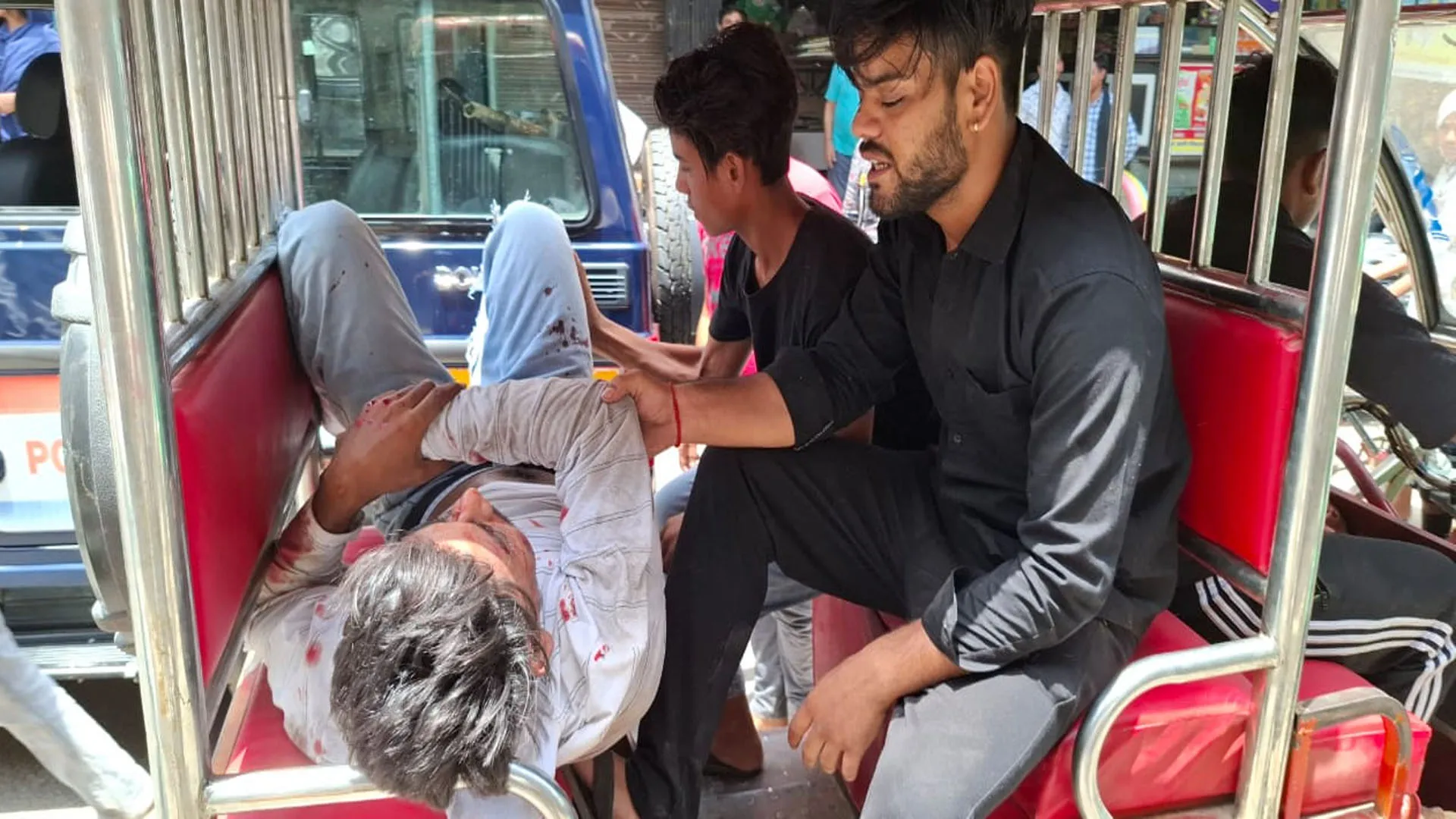 मुरादाबाद: तेज रफ्तार कार की टक्कर से आईएफटीएम के छात्र की मौत...दूसरा घायल