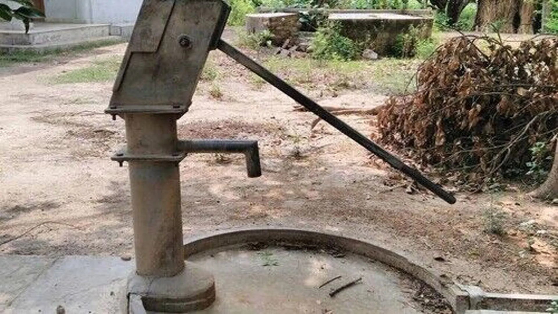 शाहजहांपुर: 277 हैंडपंप की जांच किए बिना ही बंद कर दी फाइल