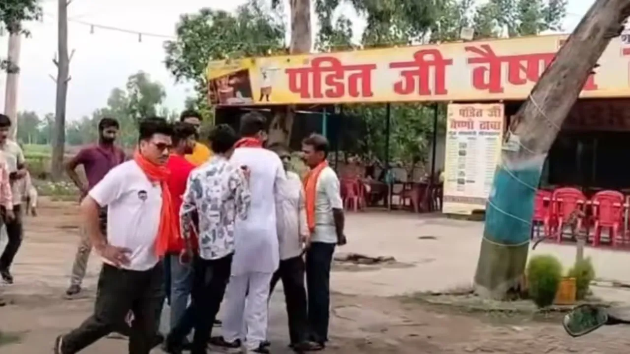 ढाबे पर पैंट उतारकर पहचान करने वालों पर पुलिस का शिकंजा, स्वामी यशवीर महाराज से जुड़े 6 कार्यकर्ताओं को नोटिस 